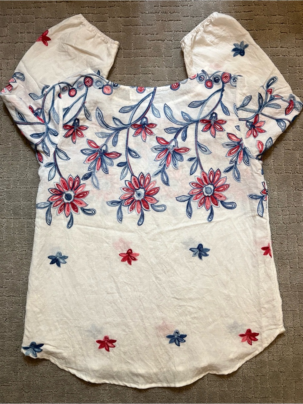Kindred Anthropologie Embroidered Floral Boho Peasant 3/4 Sleeved Top - Picture 5 of 5